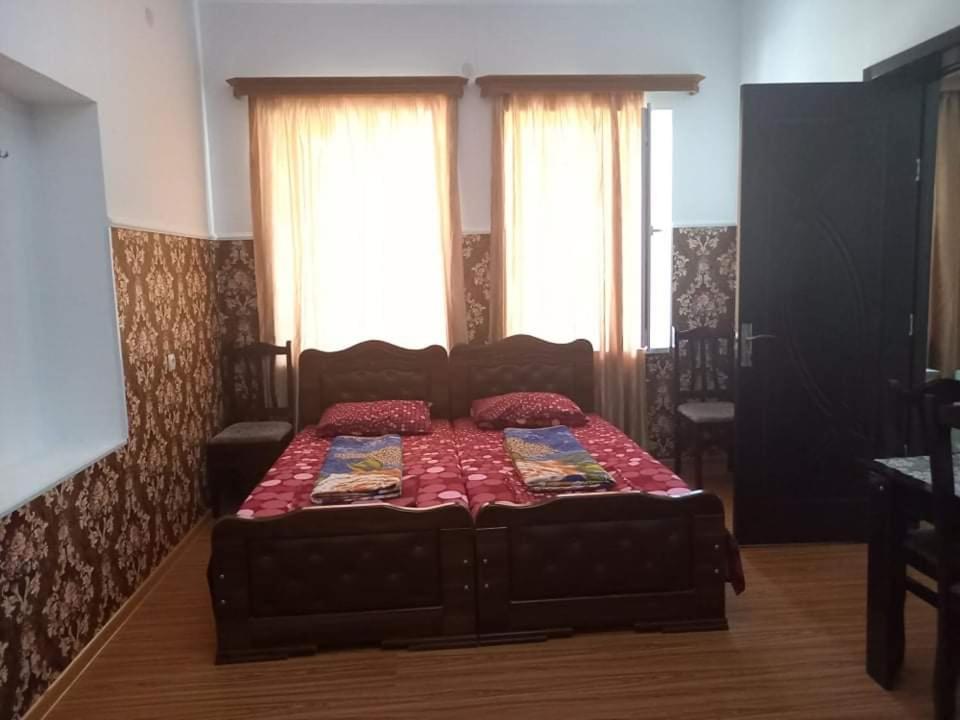 Guest House Fazisi Kutaisi Ngoại thất bức ảnh
