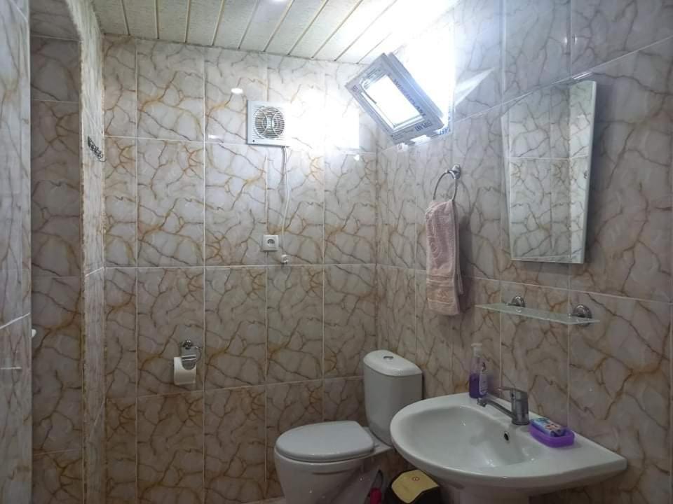 Guest House Fazisi Kutaisi Ngoại thất bức ảnh