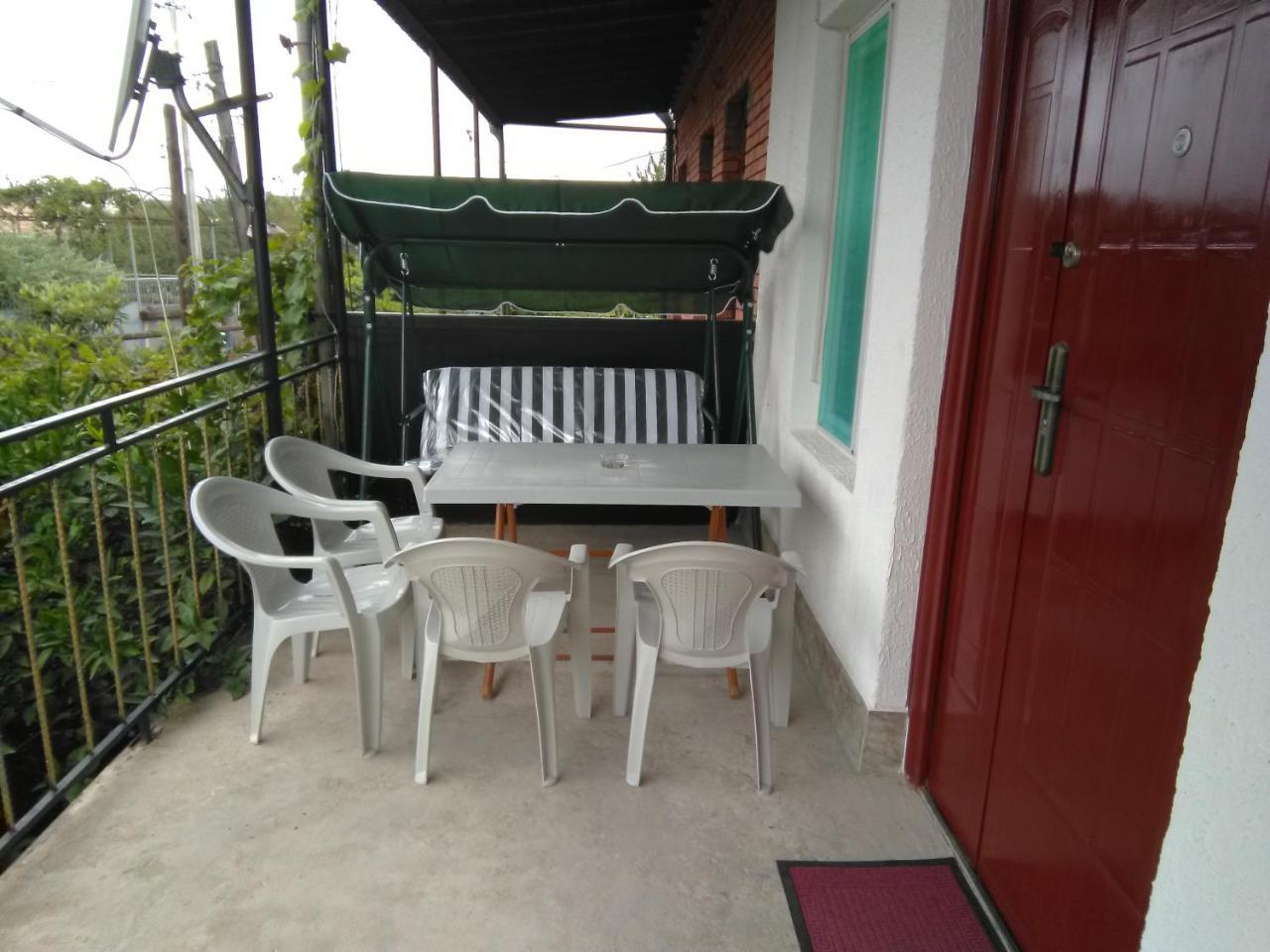 Guest House Fazisi Kutaisi Ngoại thất bức ảnh